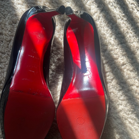 Christian Louboutin - Picture 6 of 10